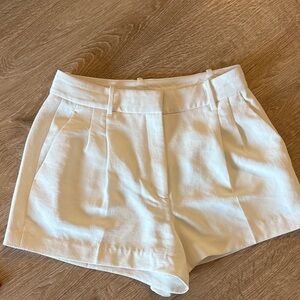 Aritiza effortless short white. Size 8